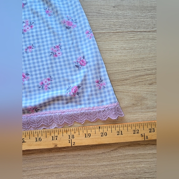 Laura Ashley Lavender Floral Chemise - Size Medium - Picture 11 of 11